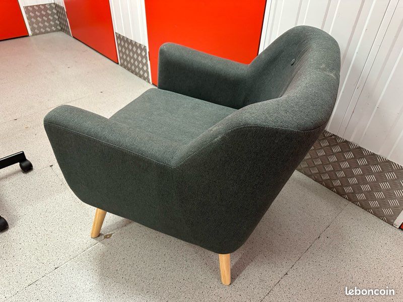 Fauteuil gris (image 2)
