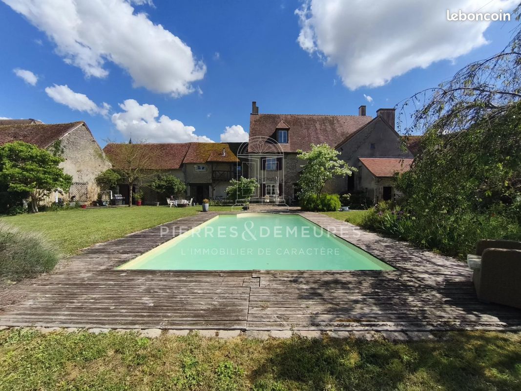 Maison 10 pièces 282 m² · à Givardon · 282 m² · 346 630 €