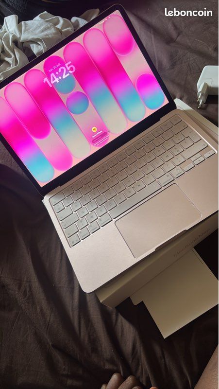 MacBook neo (image 4)