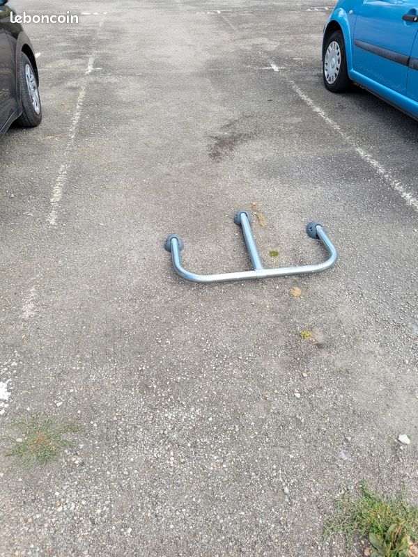 Place de parking proche centre ville Rennes et Rue de Nantes · à Saint-Jacques-de-la-Lande · 50 €/mois