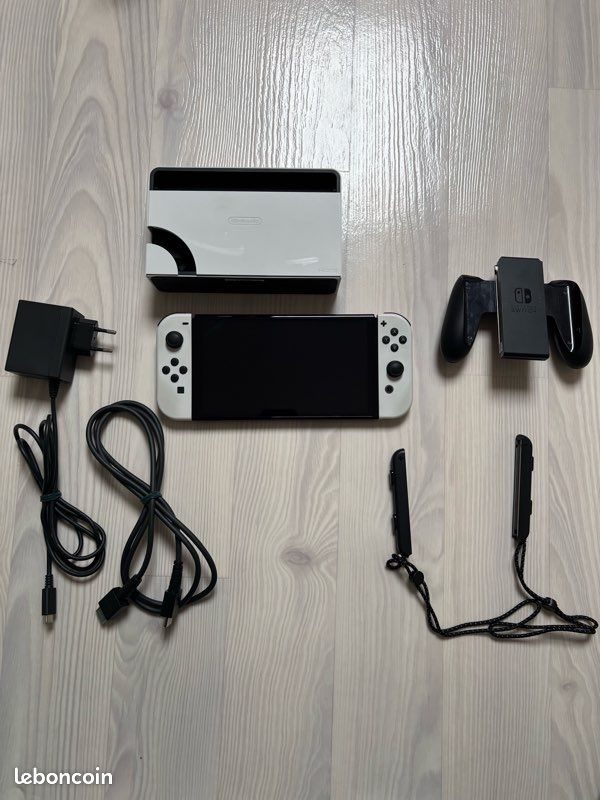 Nintendo Switch Modèle OLED Blanc – Écran impeccable (Excellent état) (image 6)