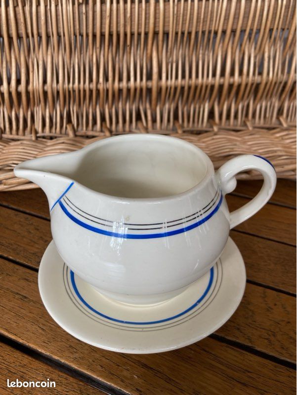 Crémier Boch + soucoupe signés et anciens (image 1)