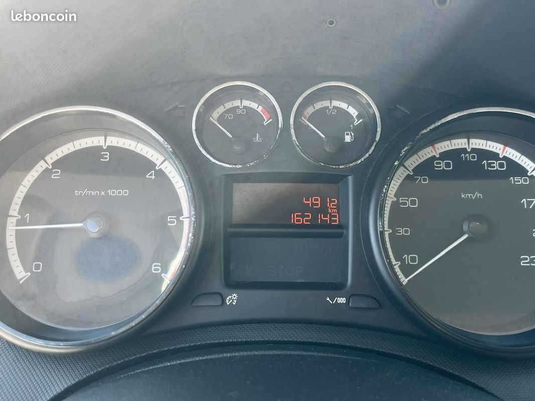 PEUGEOT 308 1.6 e-HDi - 112 CV BERLINE ALLURE PHASE 2 / CLIM AUTO / REGULATEUR / JANTES (image 17)