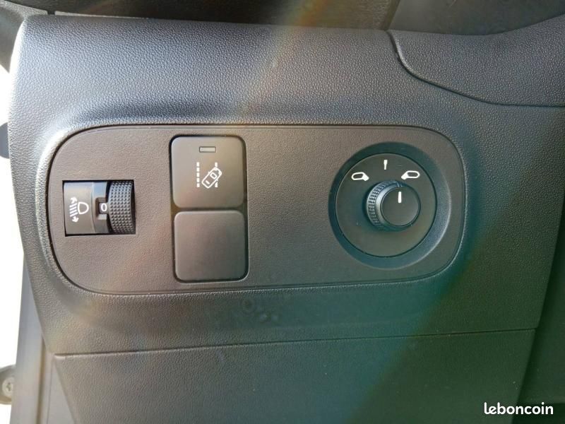 Citroen C3 Sté 7 400 HT 1.5 BlueHDi 100ch S&S BVM 6 Feel (image 14)
