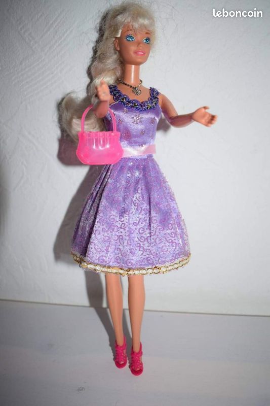Poupée barbie avec son sac a main (image 1)