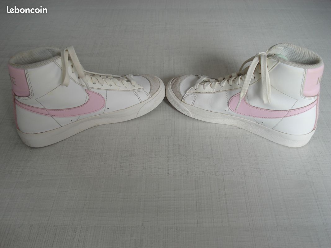 Baskets montantes Nike Blazer Mid 77, blanc et rose (image 3)