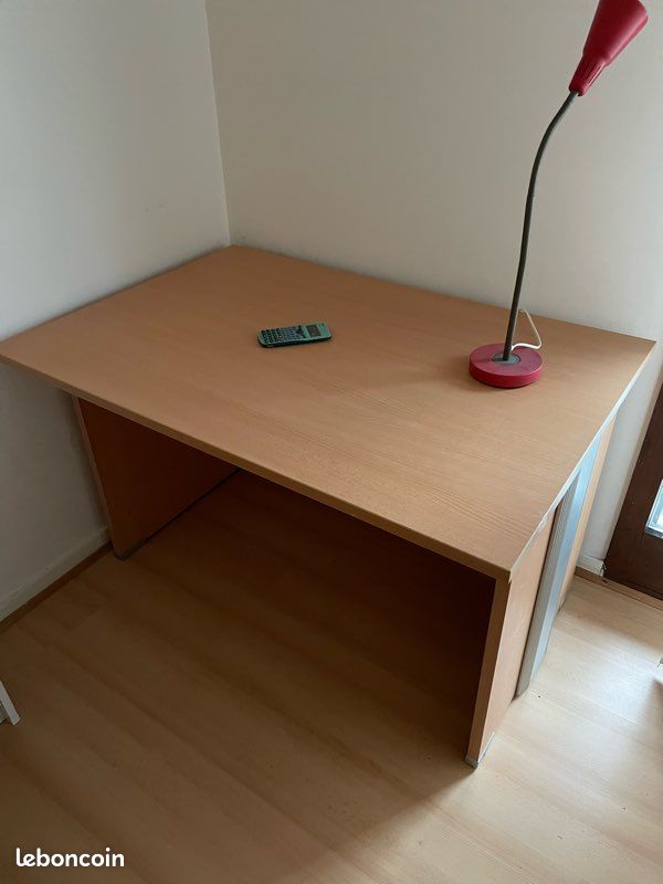 Bureau (image 1)