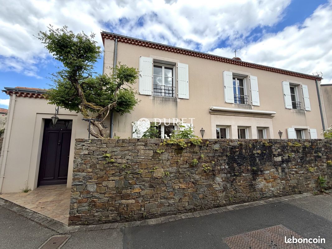 Maison 9 pièces 220 m² · à Montaigu-Vendée · 220 m² · 364 000 €