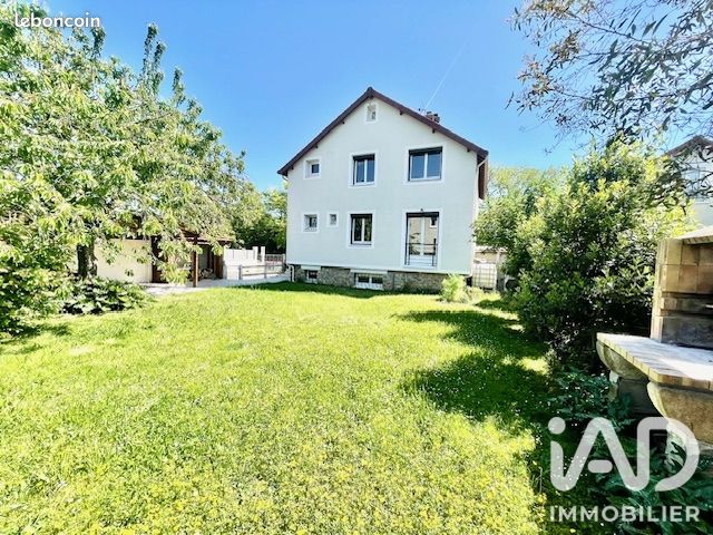 Maison 6 pièces 150 m² · à Villeneuve-le-Roi · 150 m² · 450 000 €