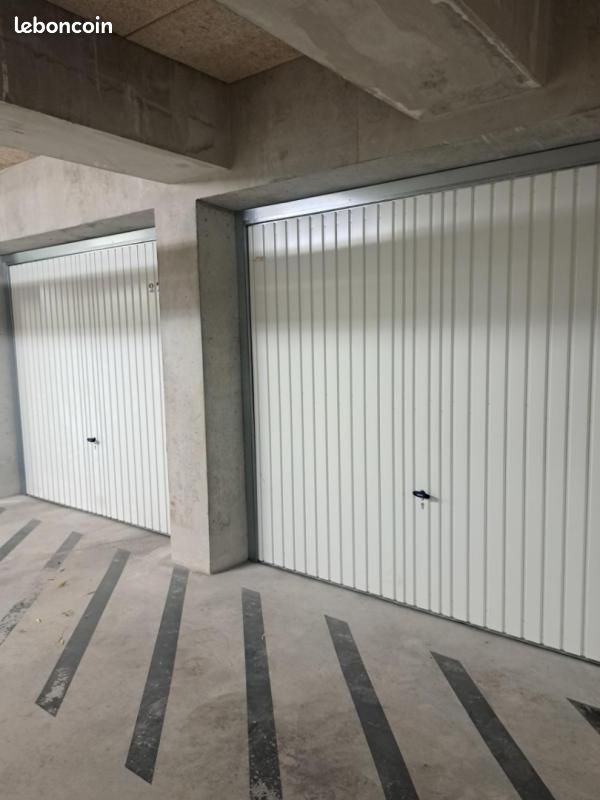 Garage/box Fontaine · 86 €/mois