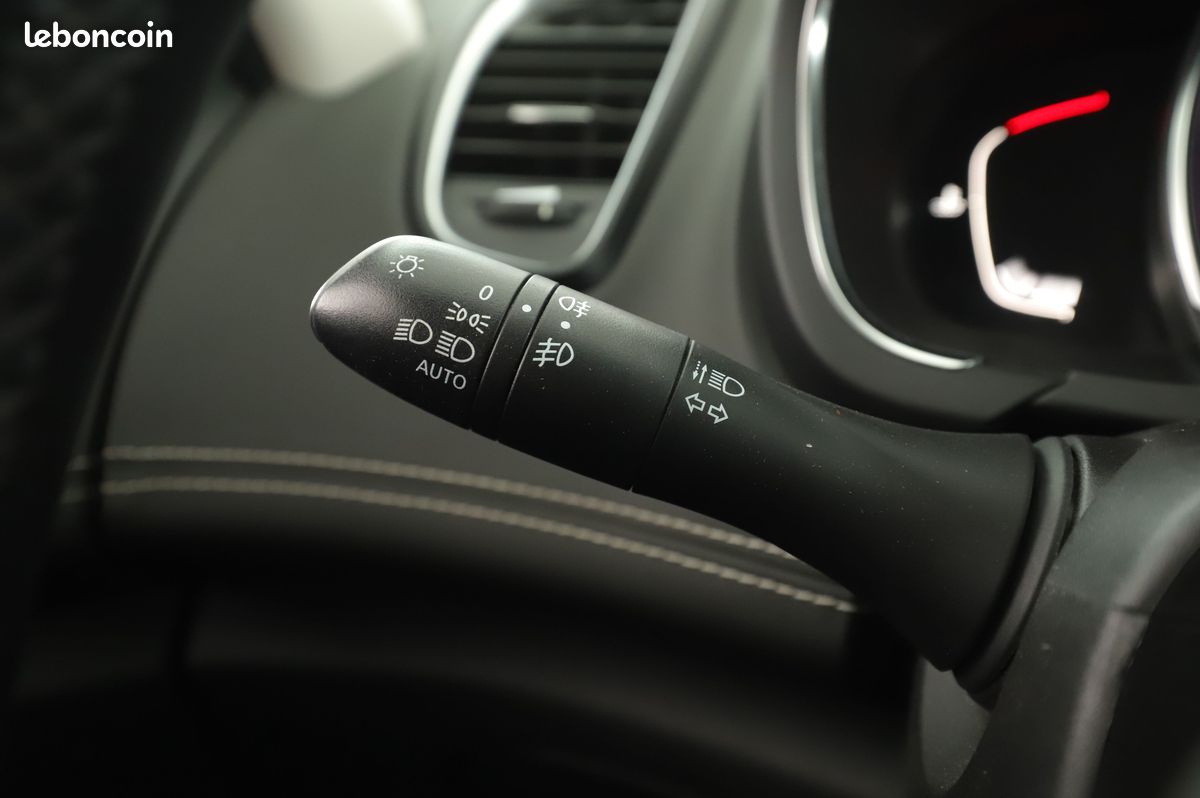 Renault Grand Scénic 1.6 dCi Energy Bose Edition EDC 7PL 160 ch (image 18)