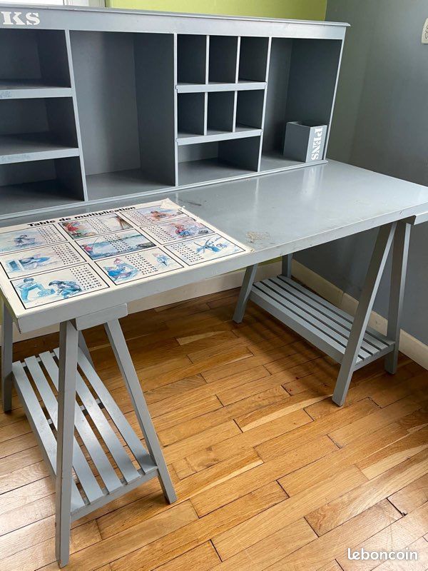 Bureau et chaise (image 1)
