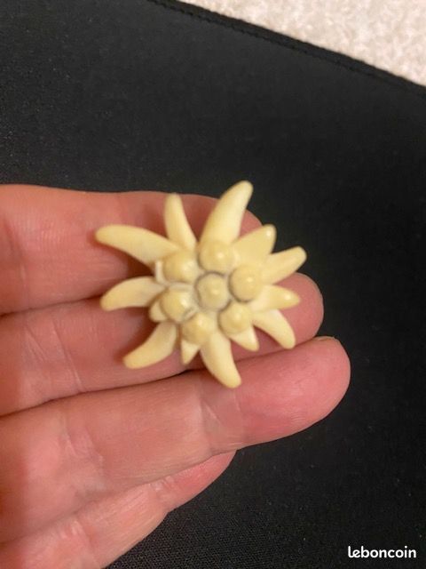 Broche Bakélite Ancienne Edelweiss Porte-bonheur 3.5 Cm - Occasion Très Bon état