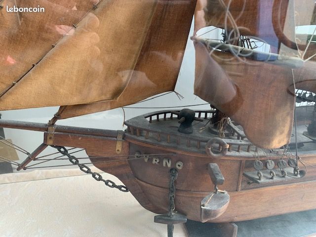Maquette de bateau en bois (image 2)