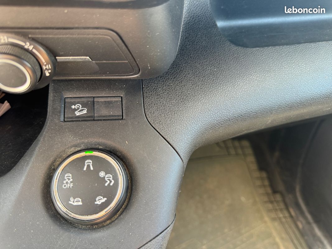 PEUGEOT PARTNER CAMIONNETTE/MONOSPACE STANDARD 1000KG 1.5 BLUE HDI 100 GRIP 100Ch Garantie 12 mois (image 15)
