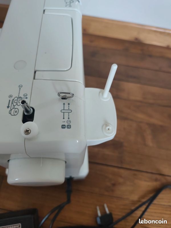 Machine à coudre (image 7)