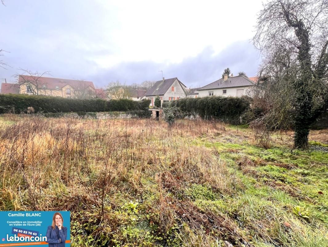 Terrain 582 m² · à Maintenon · 74 000 €