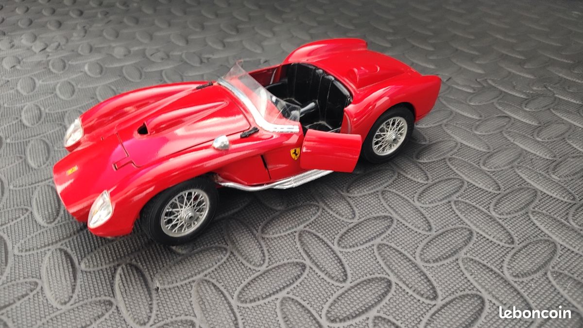Ferrari 250 Testa Rossa 1/18 Burago - Collection