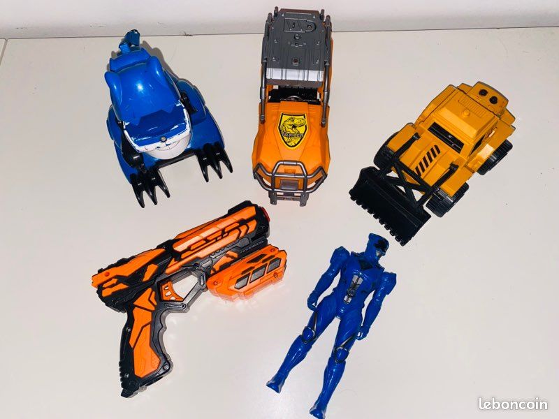 Lot de jouets (image 1)