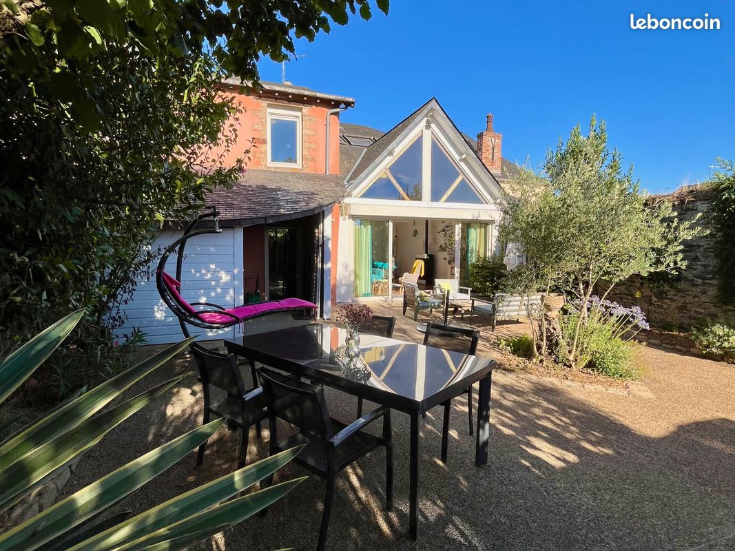 Maison 9 pièces 233 m² · à Château-Gontier-sur-Mayenne · 233 m² · 340 000 €