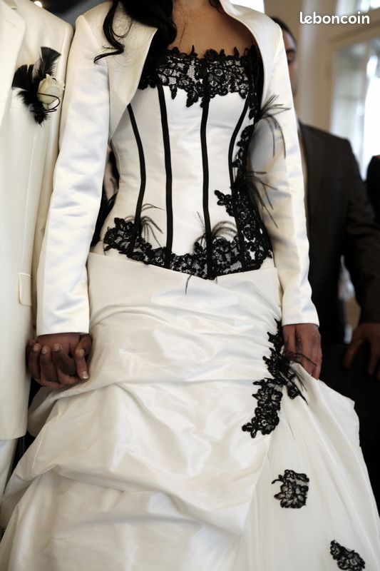 Robe mariée noir et blanc dentelle plumes T36-38 (image 1)