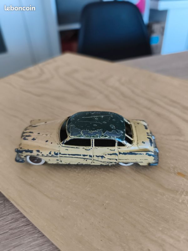 DINKY TOYS ANCIENNE VOITURE EN TOLE COLLECTION CITROEN DS 19