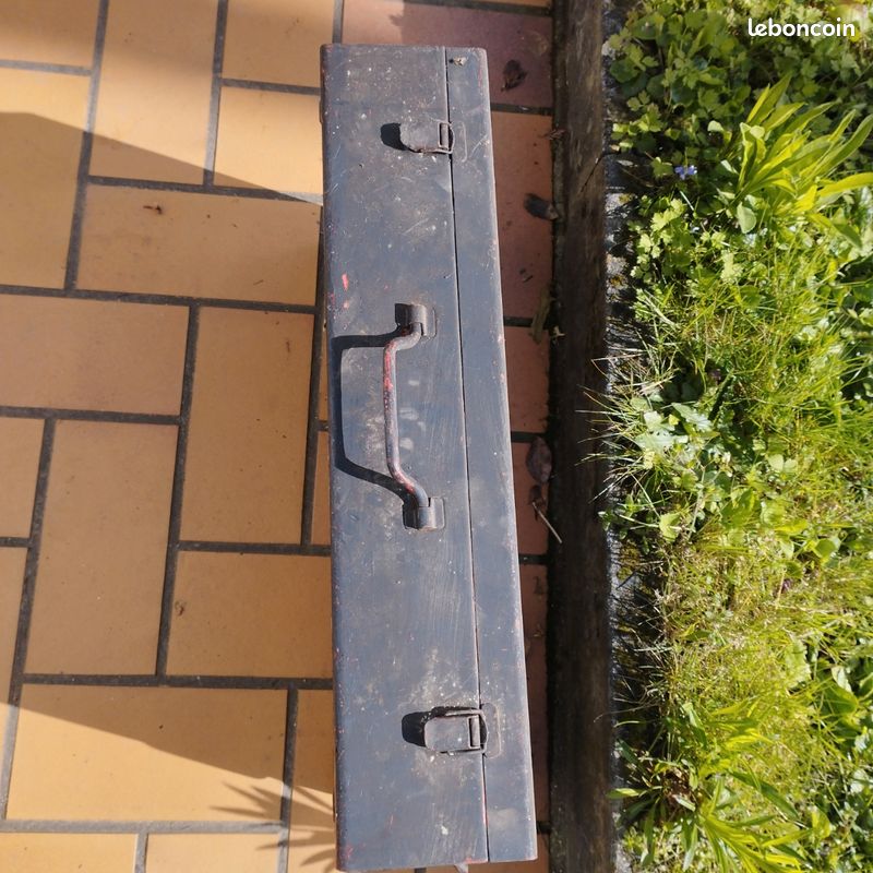 Valise en métal (image 3)
