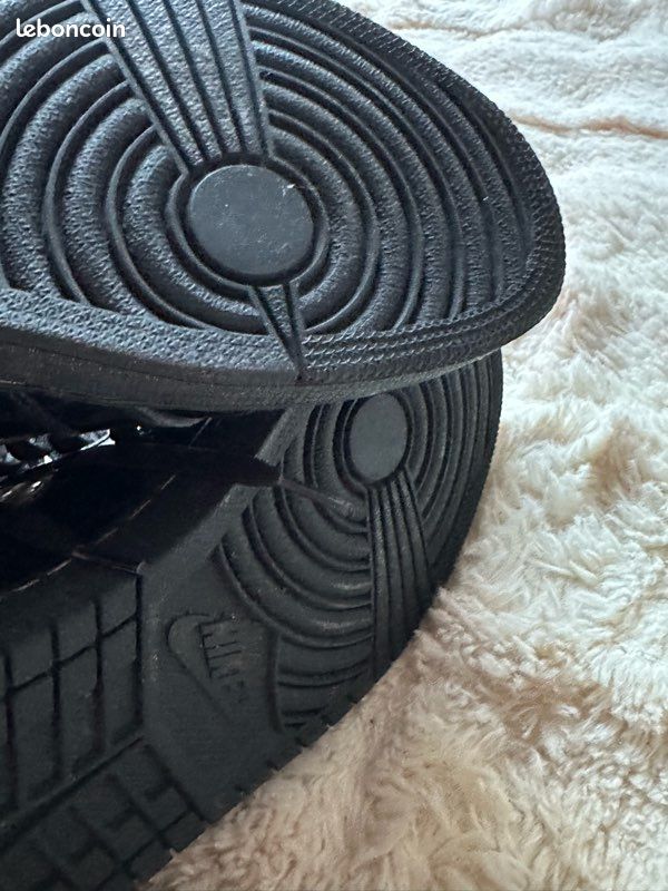 Jordan 1 Retro High Black Metallic Gold (2020) (image 5)
