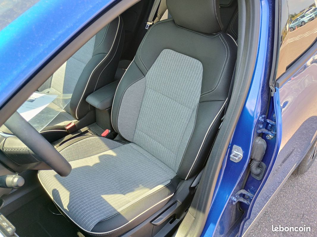 RENAULT Clio E-Tech full hybrid 145 ch GSR2 Techno (image 9)