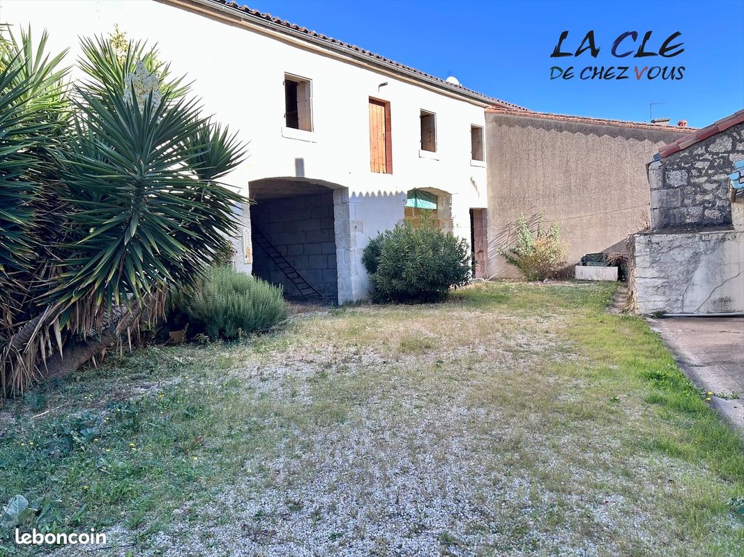 Maison 7 pièces 119 m² · à Benet · 119 m² · 106 000 €