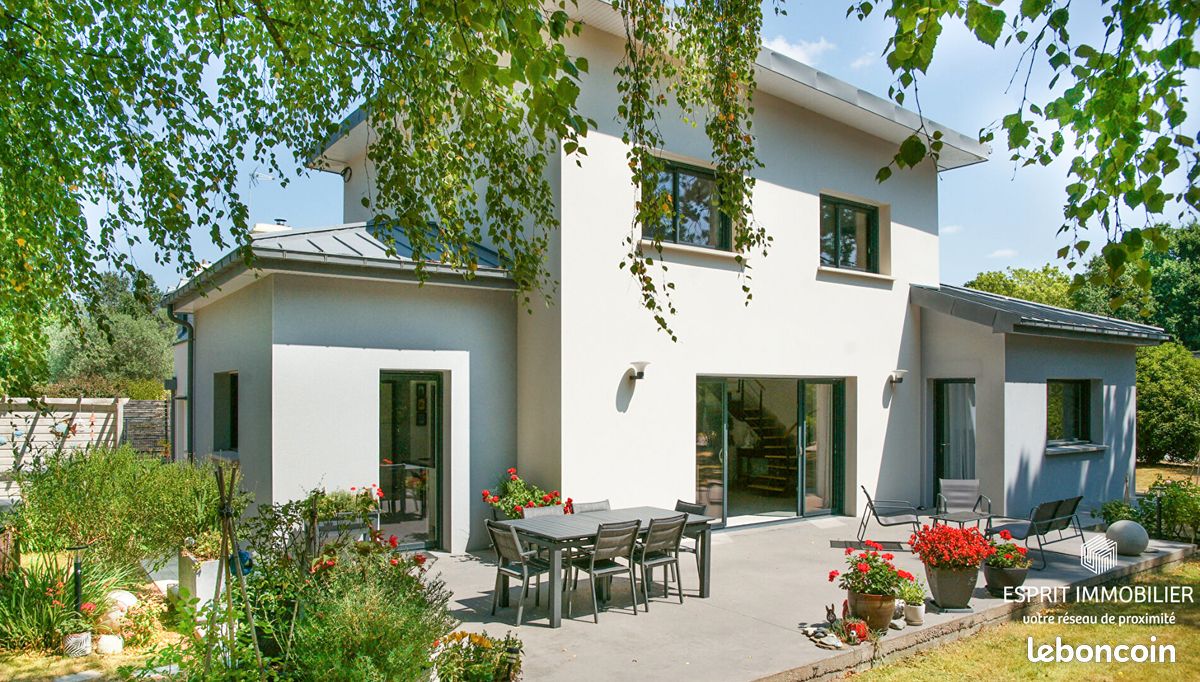 Maison 5 pièces 136 m² · à Riec sur Belon · 135,7 m² · 587 600 €