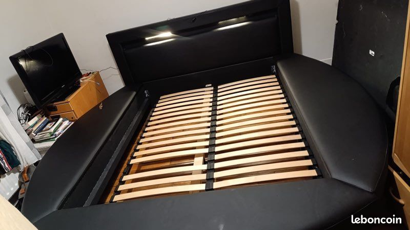 Lit (image 2)