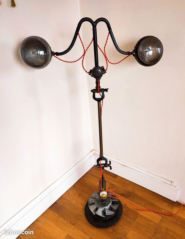 Lampe industrielle fabriquée à partir de phares de tracteur anciens -Pièce unique (image 8)