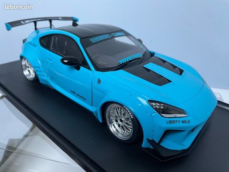 Kit Carrosserie Toyota Gr86 Lbwk Modèle Réduit Toyota GR86 Avec Kit Carrosserie LBWK Baby Blue 2024 - Solido 1/18 - Neuf Maquette Toyota Gr86
