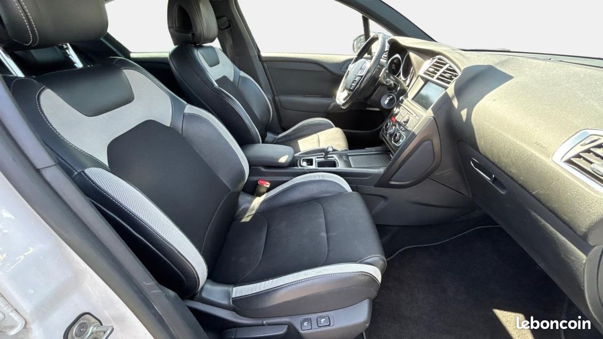 Citroën DS4 e-HDi 115 So Chic ETG6 (image 14)