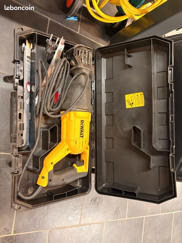 Scie sabre DeWALT (image 1)