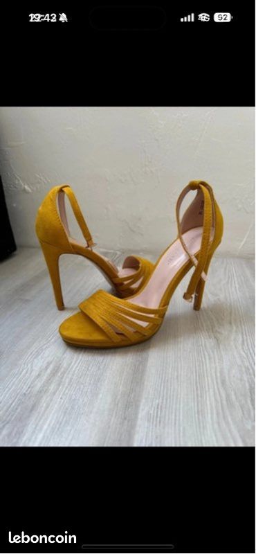 Escarpins moutarde Chaussures