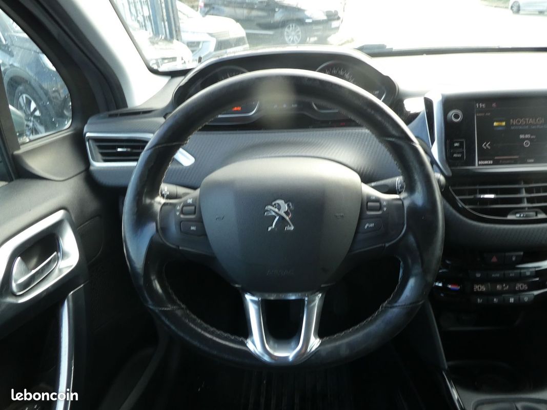 Peugeot 2008 1.2 PURETECH 110CH ALLURE BUSINESS S&S (image 4)