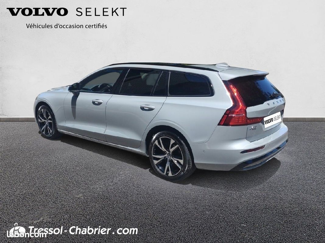 VOLVO V60 Micro hybride essence B4 197 ch DCT7 Ultra Style Dark (image 3)