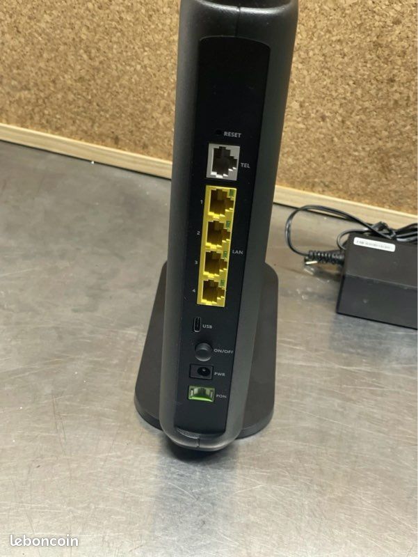 Modem Routeur SFR Box 8 Fibre - ALGP2-ALB-r4 - 4 Ports LAN - Occasion Bon état