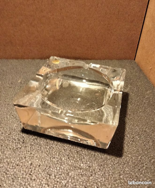 Grand cendrier en cristal (image 1)