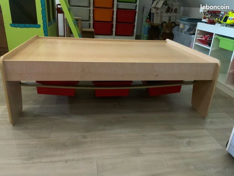 Table avec train en bois (image 5)
