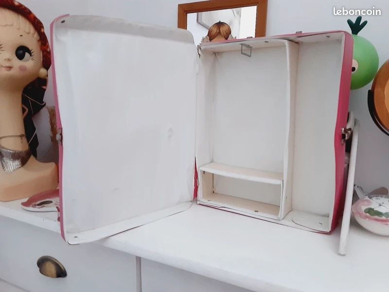 Vintage 1968 Le monde de la poupée Barbie rose grande