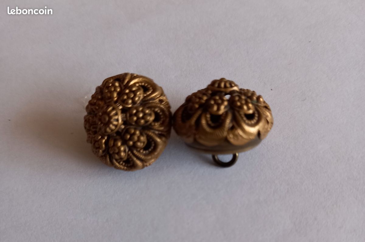 Bouton doré ancien (image 1)