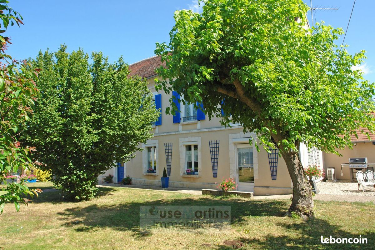 Maison 11 pièces 485 m² · à Joigny · 485 m² · 690 000 €