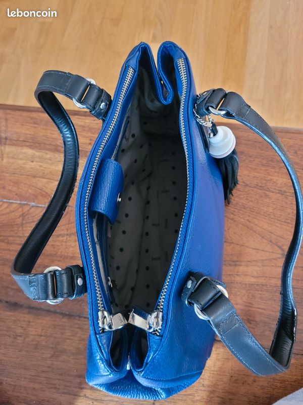 Sac bleu et noir en cuir Accessoires Bagagerie