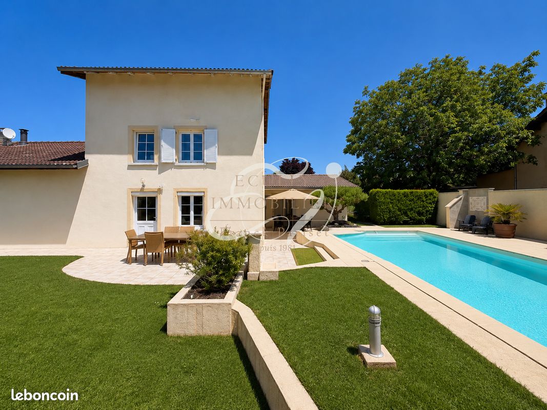 Maison 7 pièces 219 m² · à Bonnefamille · 219 m² · 519 000 €