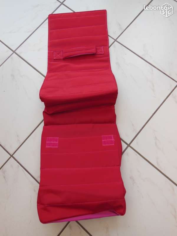 Trousse de Toilette rouge (image 2)