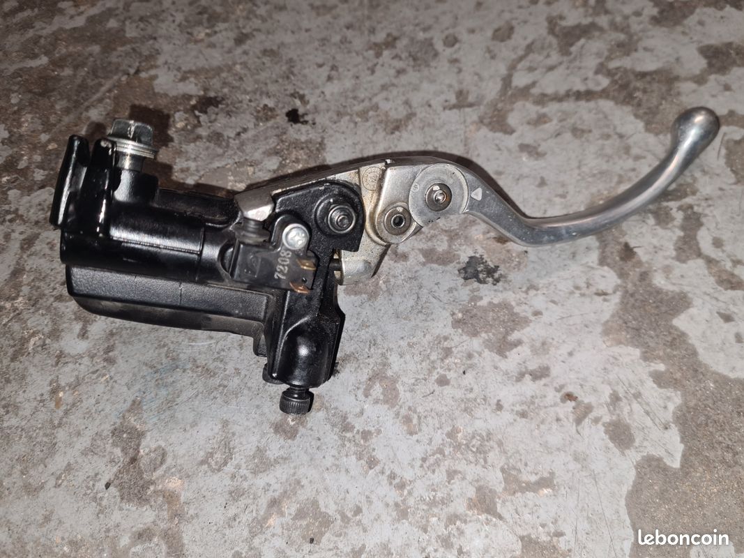 Maitre cylindre et levier de
frein gauche Yamaha Tmax 530
Dx Sx (image 3)