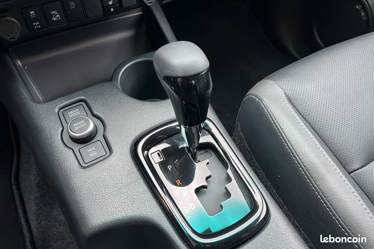 Toyota Hilux 2.8 204 BVA INVINCIBLE 4PL (image 11)